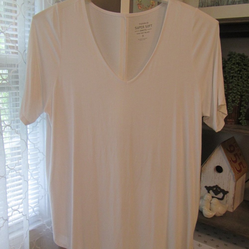 Torrid White Super Soft Knit Top Size 5